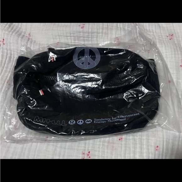 New Mad Happy Clean Lines belt bag - Picture 3 of 4